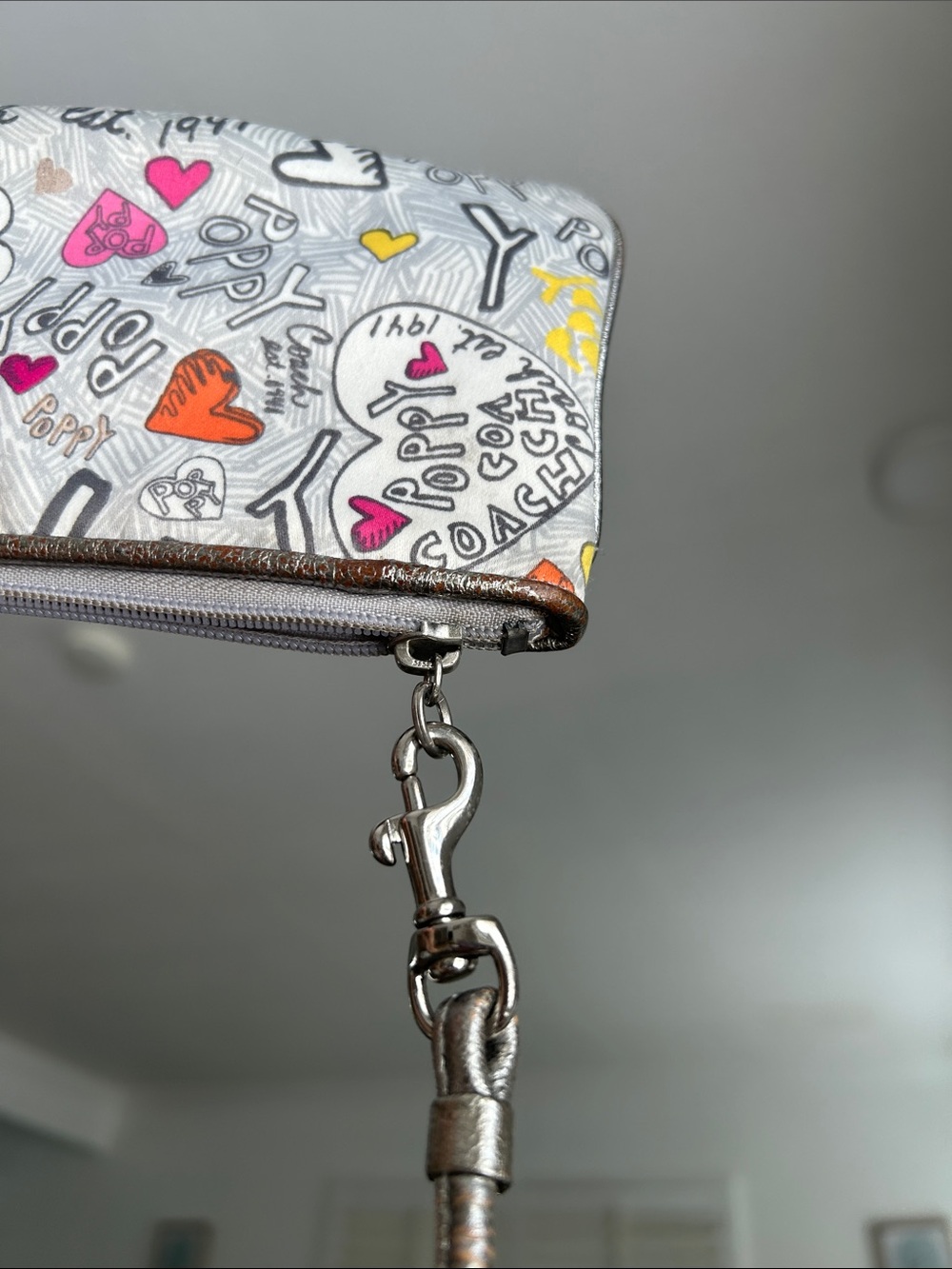 Adorable Poppy Coach Y2K wristlet - Picture 6 of 8